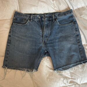 Levi’s Men’s cutoff jorts
